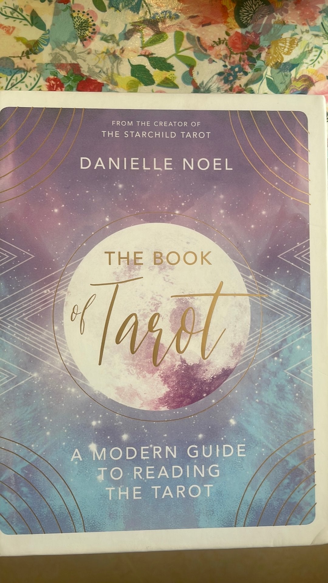 The Book of Tarot: a modern guide to reading the tarot, Ophalen of Verzenden, Zo goed als nieuw, Tarot of Kaarten leggen, Instructieboek