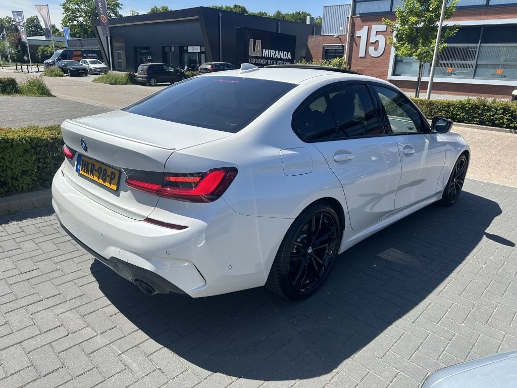 BMW 3 Serie 318i 2.0 High Exe Dak H&K M-Pakket (bj 2022), Auto's, Automaat, 1998 cc, Achterwielaandrijving, Gebruikt