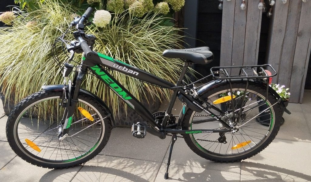 Zeer nette Neon Urban kinderfiets 24 inch, Ophalen, 20 inch of meer, Velgrem, Zo goed als nieuw