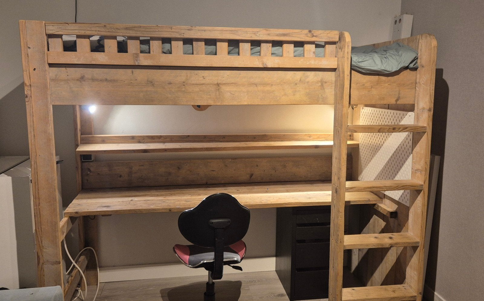 Hoogslaper met bureau van stijgerhout (voor matras 90x200), Kinderen en Baby's, Kinderkamer | Stapelbedden en Hoogslapers, Ophalen