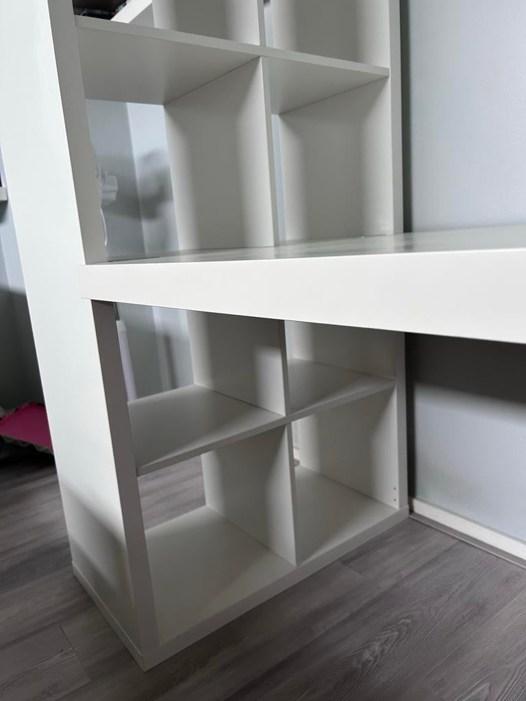 Witte Kallax kast met bureau - IKEA, Huis en Inrichting, Kasten | Boekenkasten, Gebruikt, 100 tot 150 cm, 100 tot 150 cm, 75 cm of meer