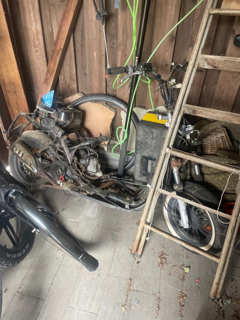 Oude scooter onderdelen - frame en motorblok, Ophalen, Gebruikt, Frame, Overige merken