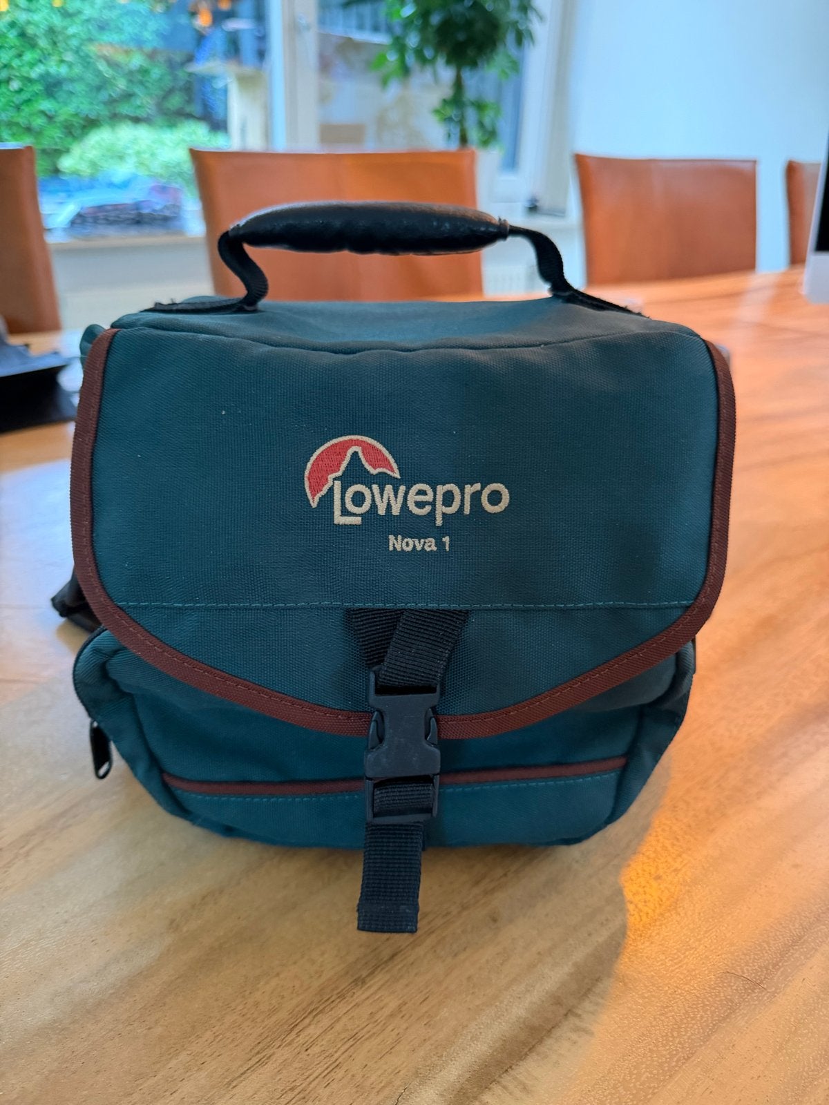 Lowepro Nova 1 Cameratas - Groen/Zwart, Audio, Tv en Foto, Gevoerd, Ophalen of Verzenden, Lowepro, Gebruikt