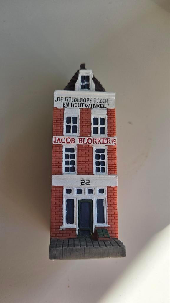Miniatuur grachtenpand 'De Goedkope IJzer en Houtwinkel', Verzamelen, Ophalen of Verzenden, Nieuw, Dier
