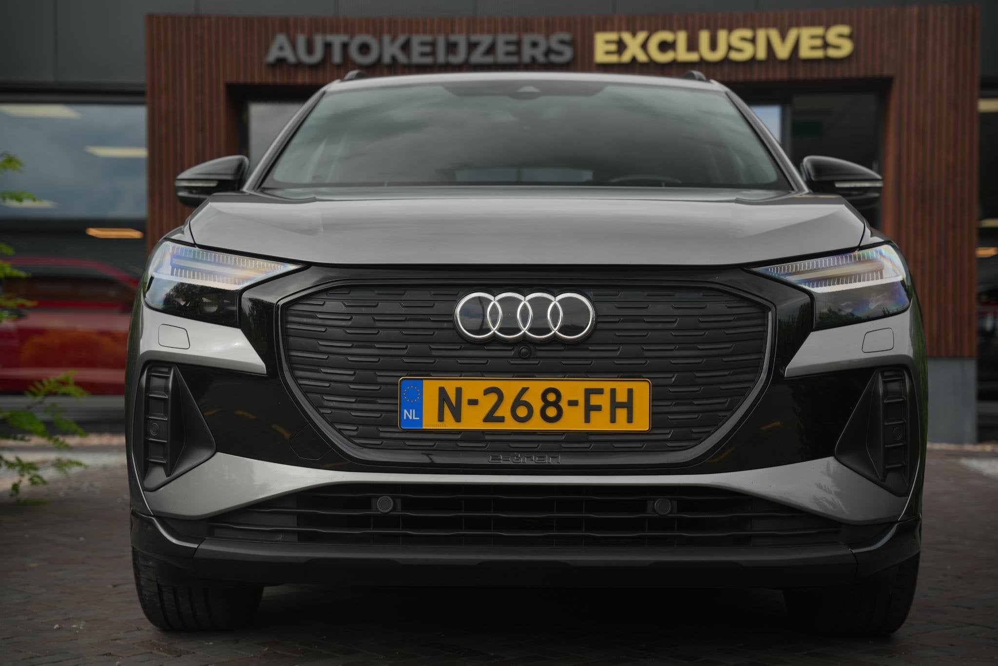 Audi Q4 e-tron 35 Launch edition Advanced 55 kWh Verkeersbor, Auto's, Audi, Automaat, Gebruikt, Zwart, 1865 kg