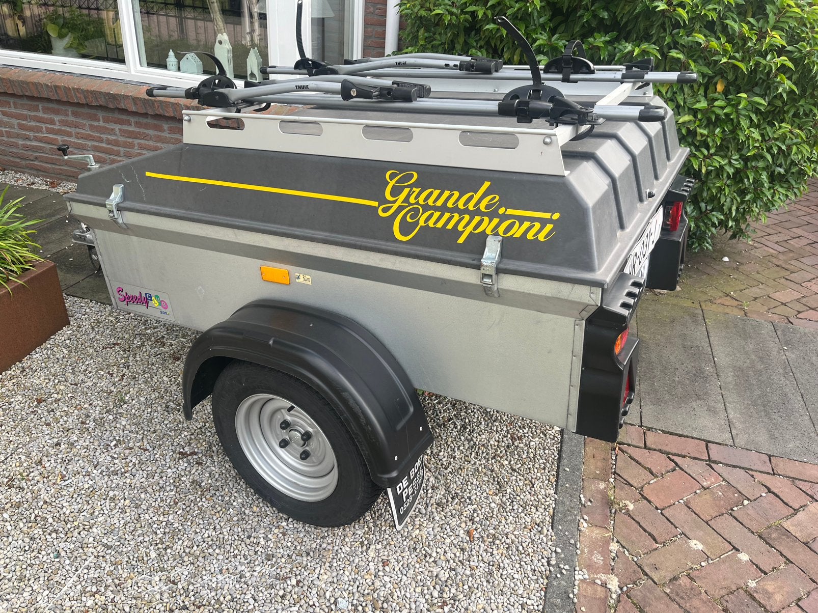 Saris Grande Championi en grootste dakkoffer Thule te huur, Auto diversen, Ophalen of Verzenden, Zo goed als nieuw