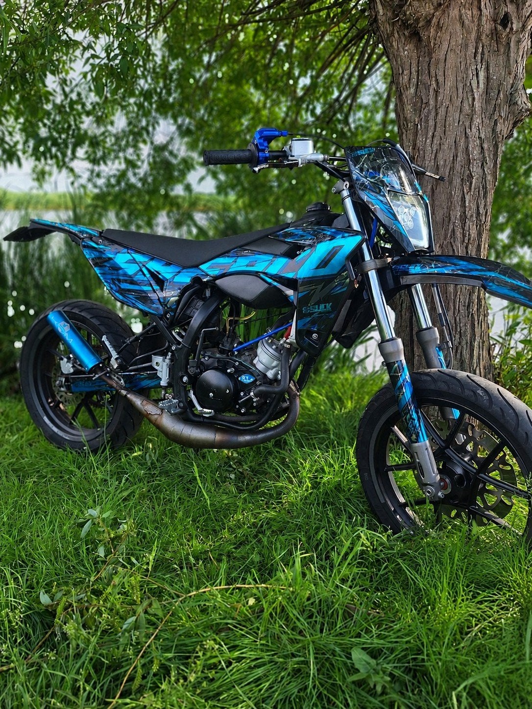 Sherco SM R 50 uit 2023 met custom stickerset, 6 versnellingen, Gebruikt, 50 cc, Ophalen