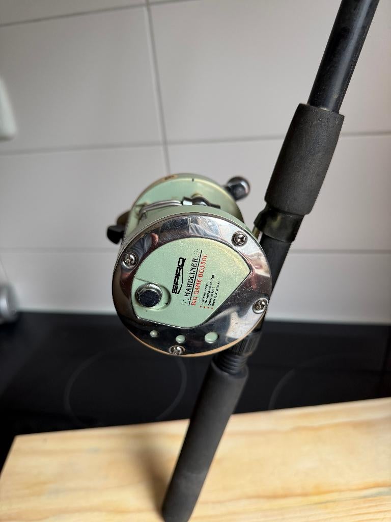 Spro reel Hardliner Big Game BG330L, Ophalen of Verzenden, Zo goed als nieuw, Molen