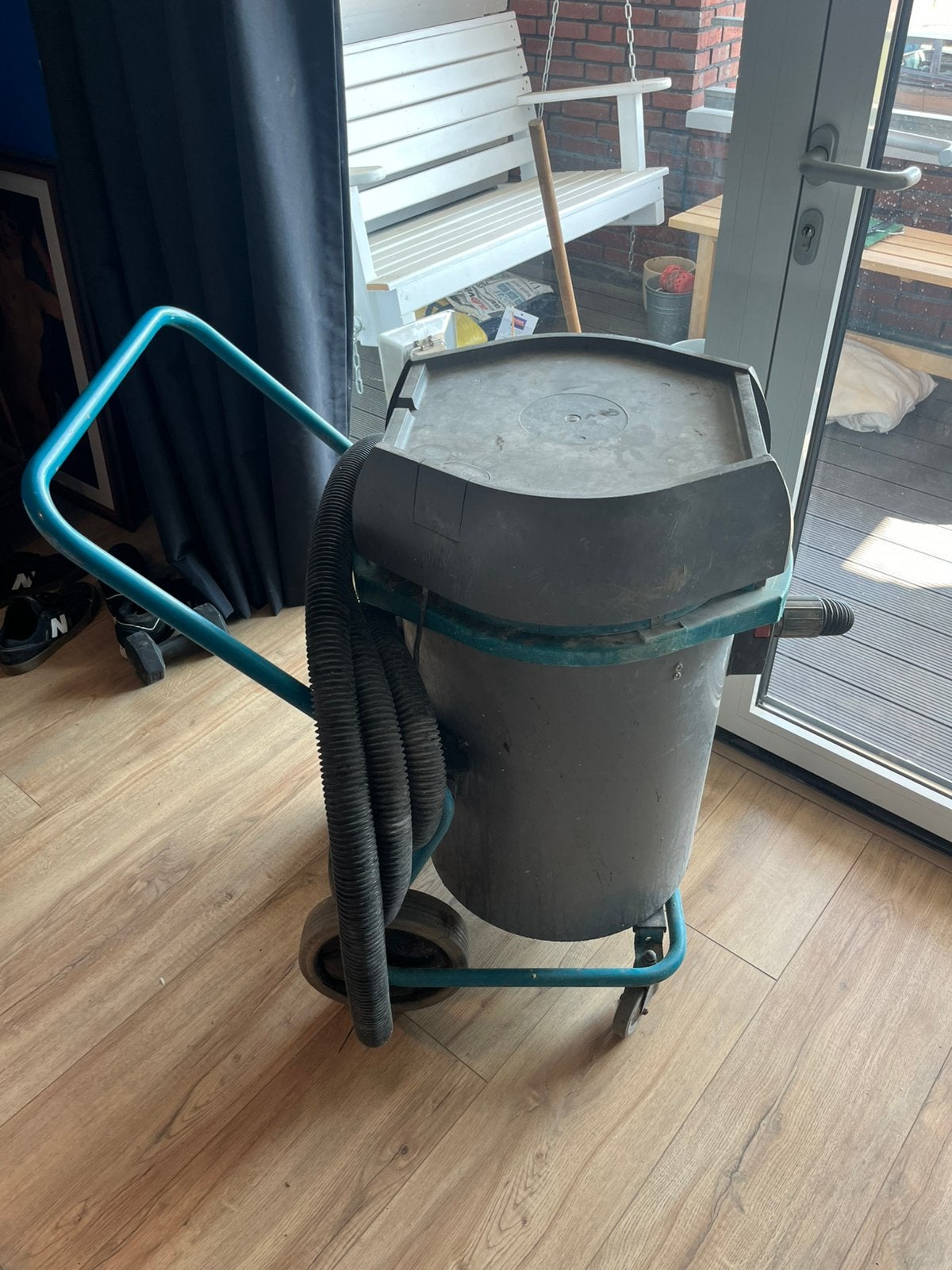 Tennant waterzuiger, Ophalen
