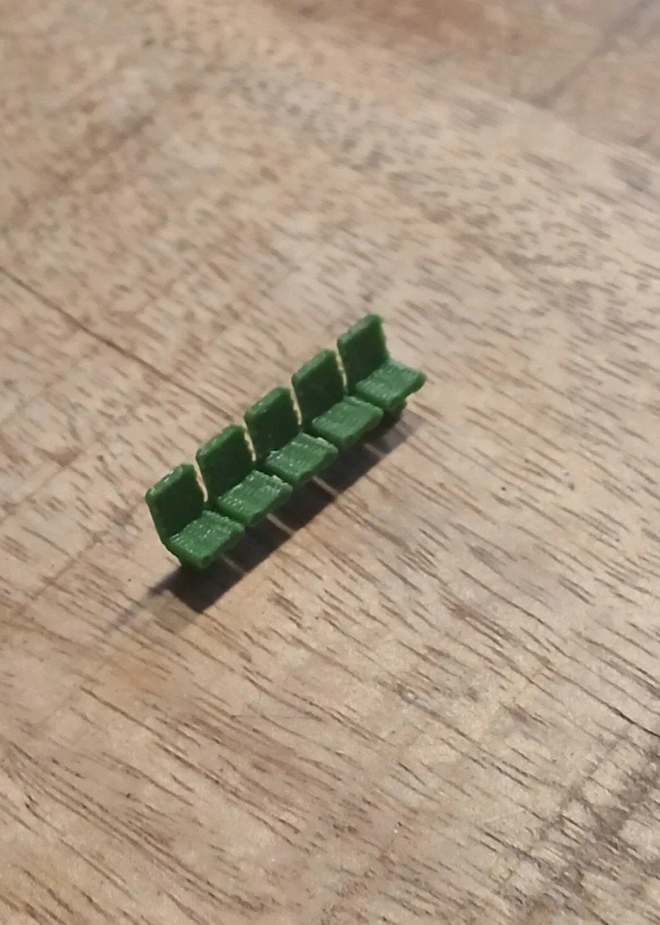 perronbankjes rood en groen h0, Ophalen of Verzenden