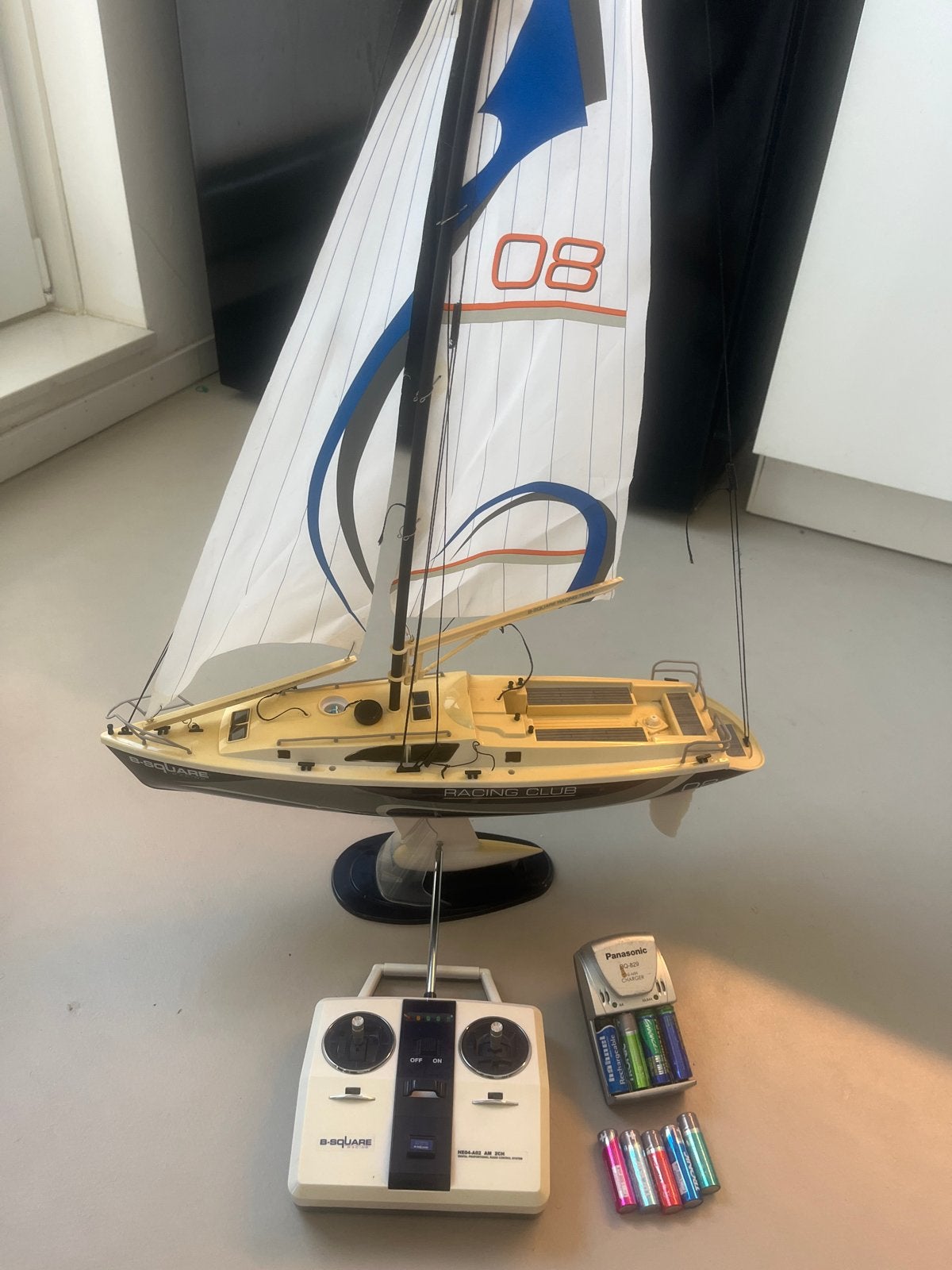 B-Square RC Zeilboot met Afstandsbediening en Oplader, Ophalen, Gebruikt, Groter dan 1:32, Overige merken