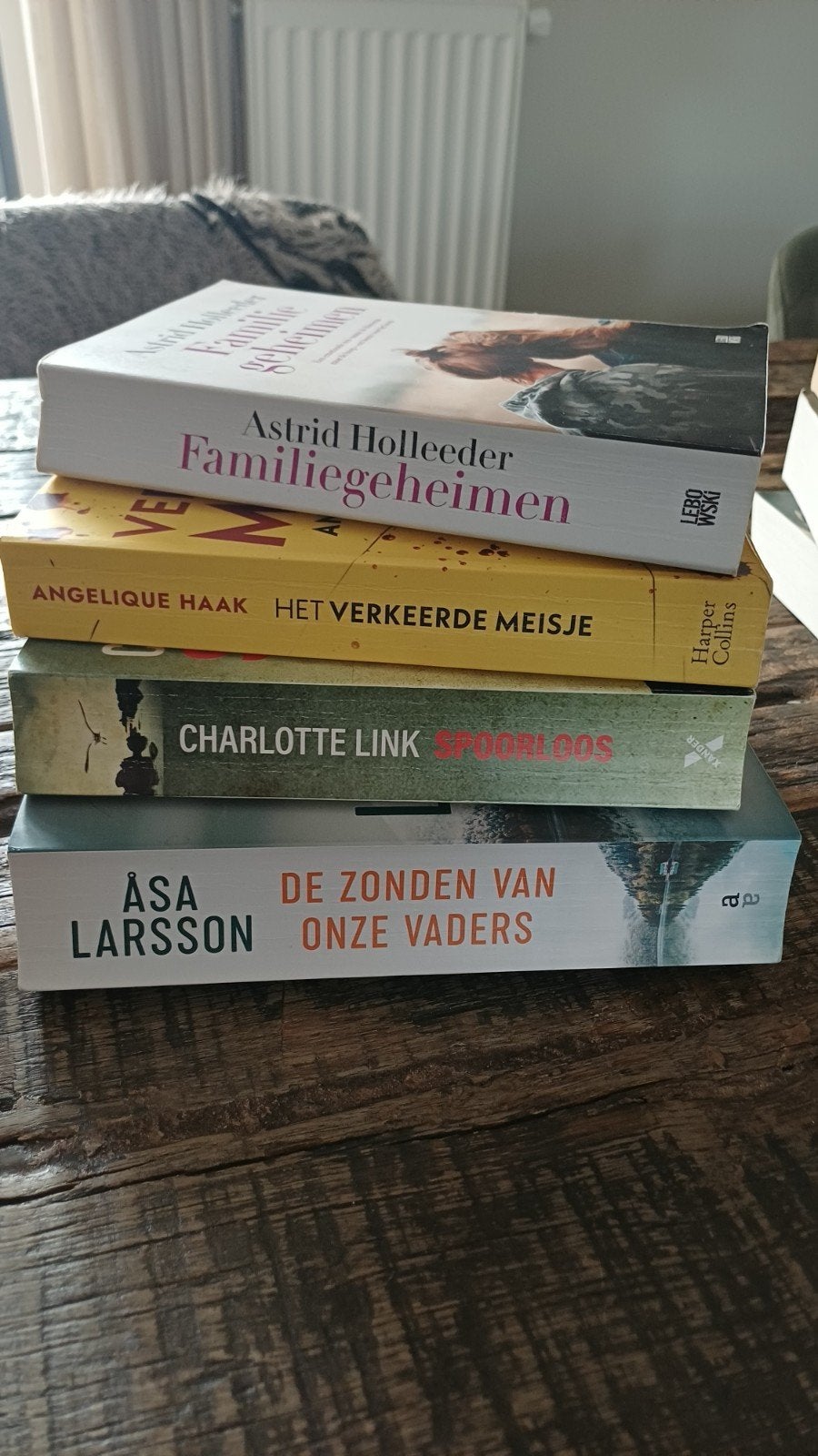 Prachtige boeken set: thrillers en waargebeurd, Boeken, Ophalen of Verzenden, Zo goed als nieuw, Astrid Holleeder, Angelique Haak, Charlotte Link, Åsa Larsson