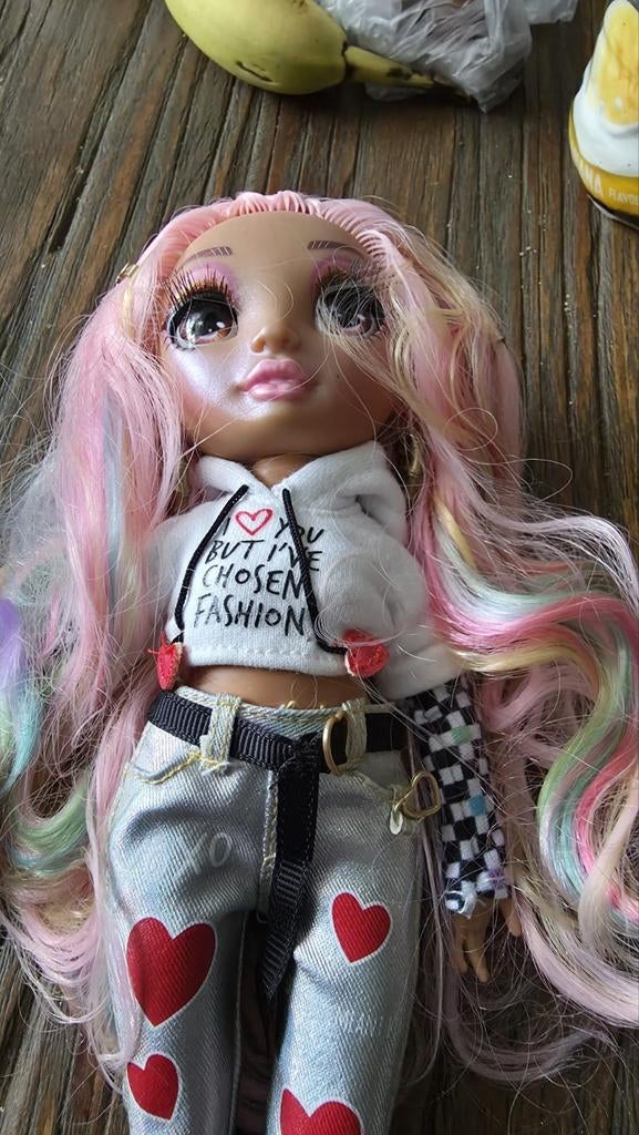 Rainbow High pop met roze haar en trendy outfit, Ophalen of Verzenden, Zo goed als nieuw, Overige typen