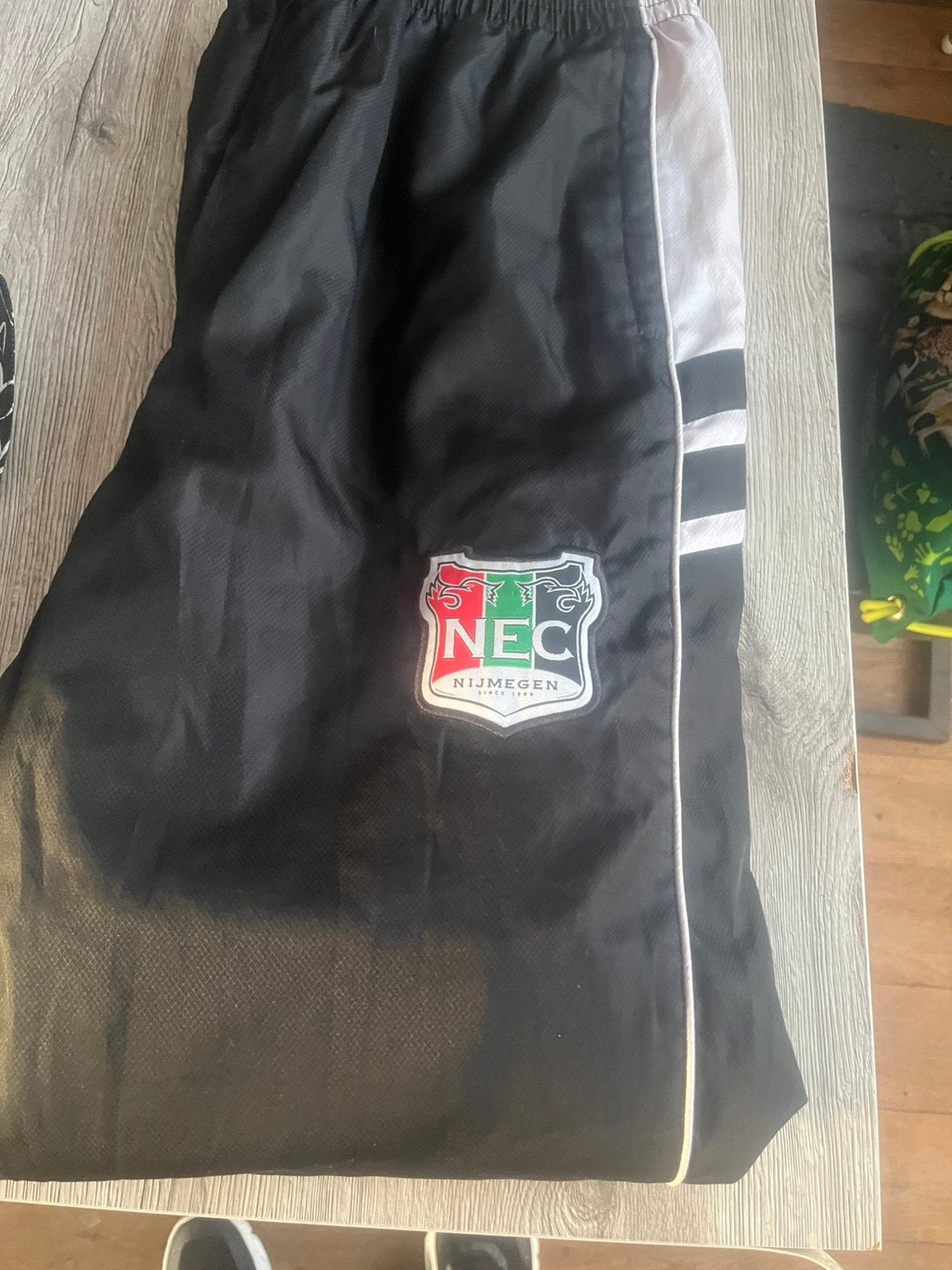 NEC Broek XL - Zwarte sportbroek met NEC logo, Zwart, Maat 56/58 (XL), Ophalen of Verzenden, Voetbal
