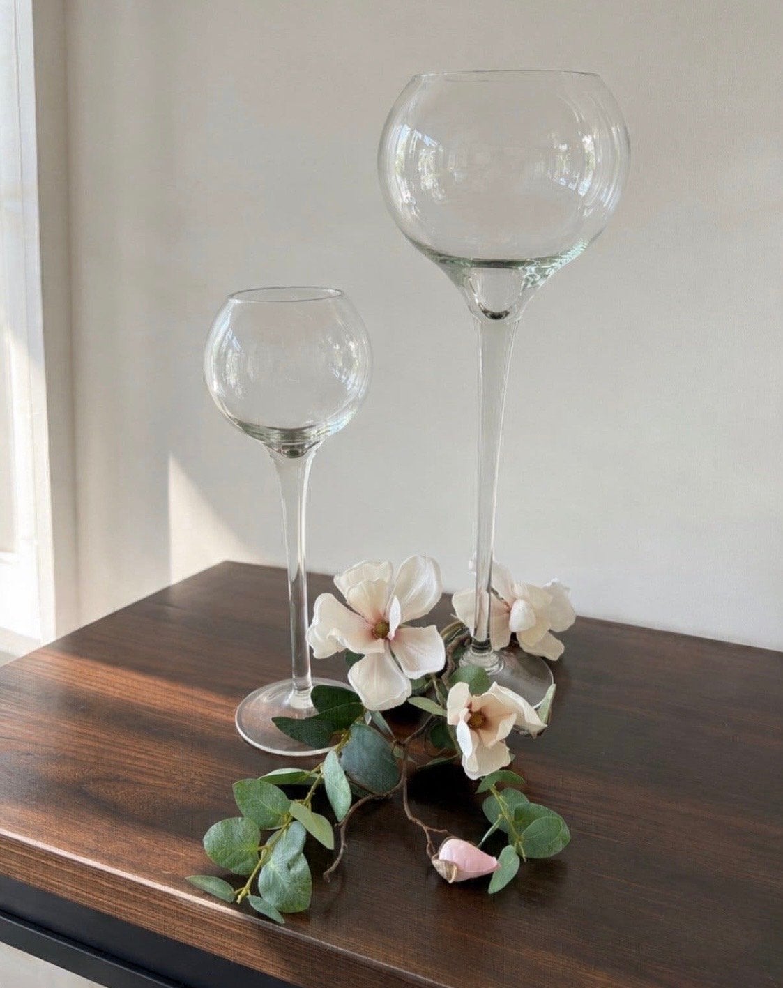 Set van 2 glazen vazen op voet - elegant en veelzijdig, Transparant, Ophalen of Verzenden, Geschikt voor droogbloemen, Glas