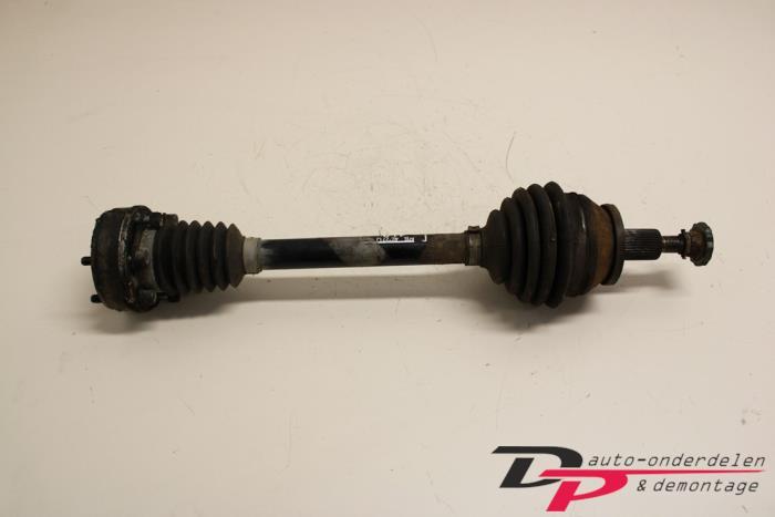 Aandrijfas links-voor van een Volkswagen Fox