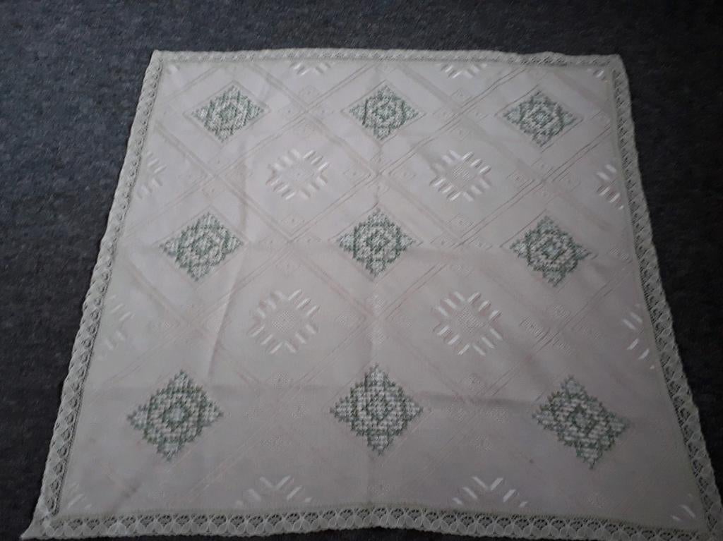 Mooi gewoven/geborduurd tafelkleed ong 81x81 cm, Ophalen of Verzenden, Zo goed als nieuw, Binnen
