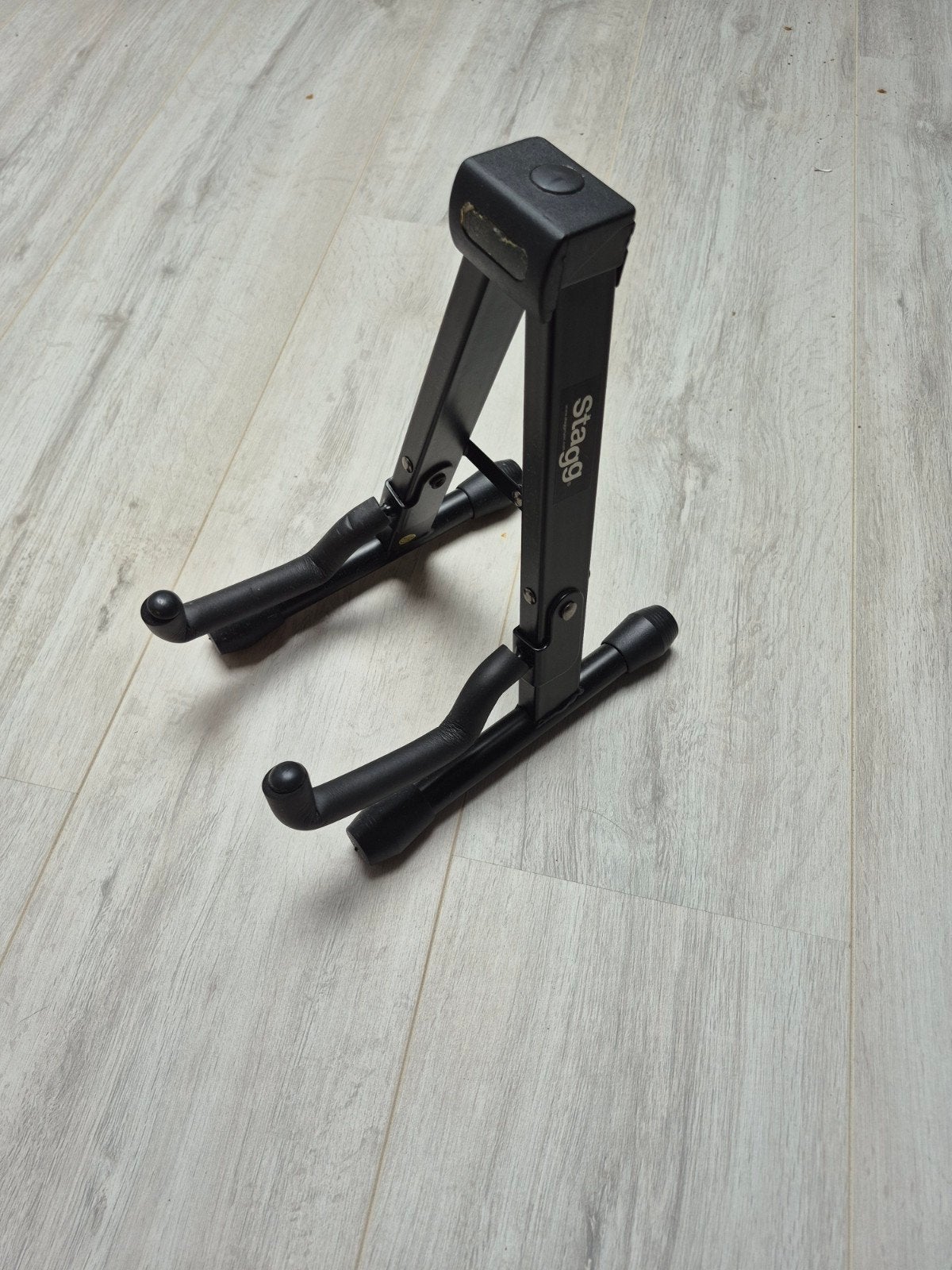 Stagg viool standaard (opvouwbaar), Ophalen