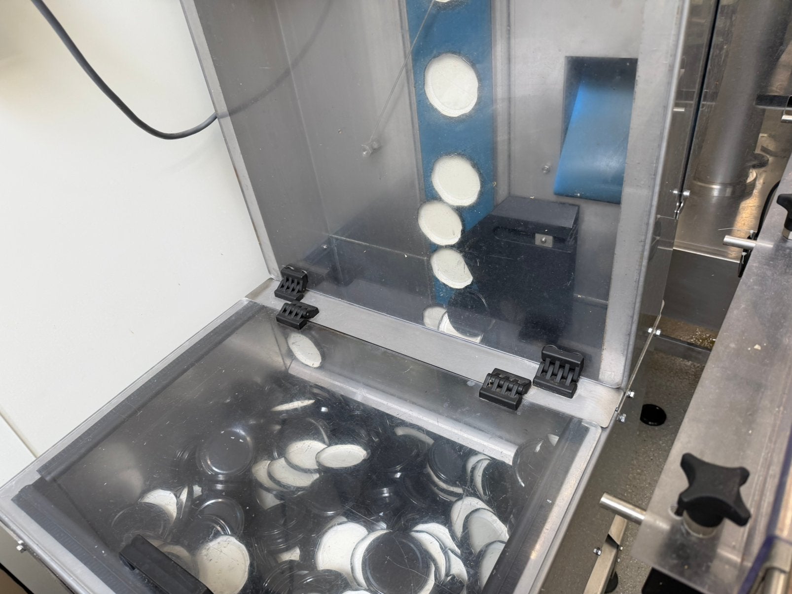 Afvulmachine met potten sluiter gebruikt voor mayonaise, Ophalen, Zo goed als nieuw