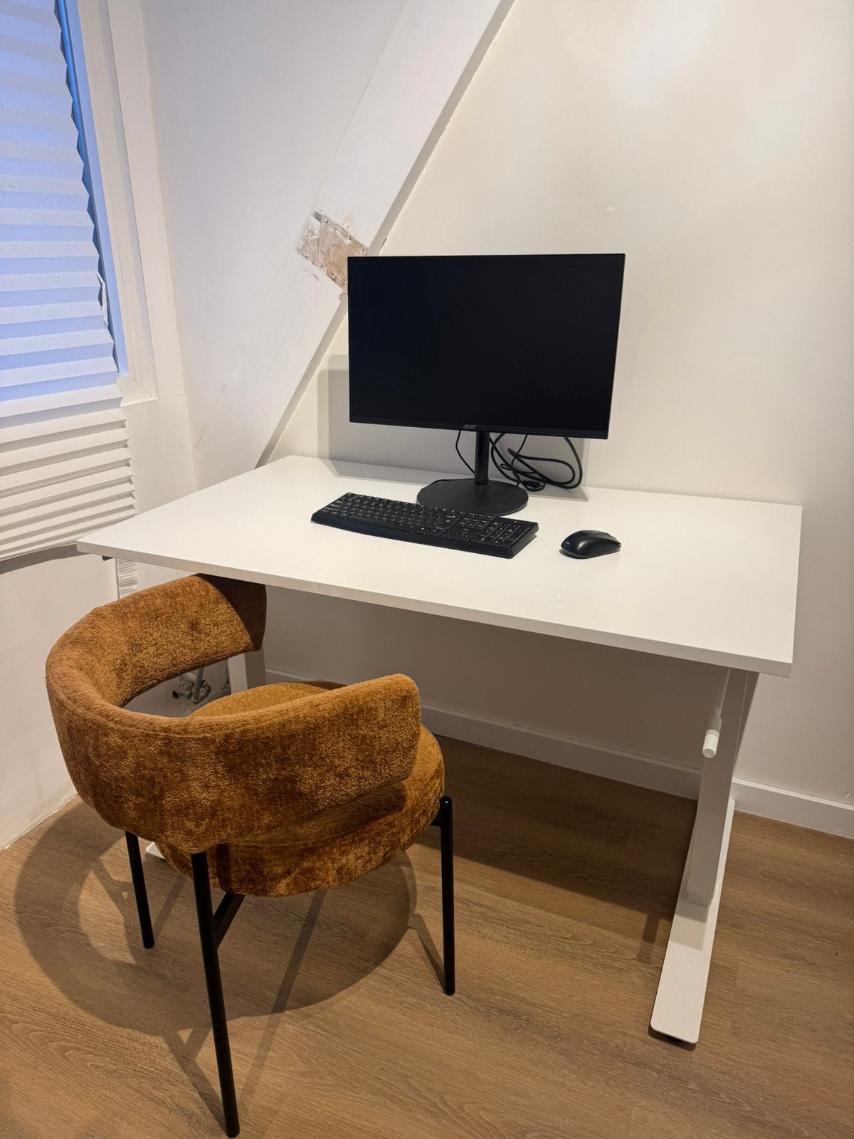 Ikea bureau wit verstelbaar, Ophalen, Zo goed als nieuw