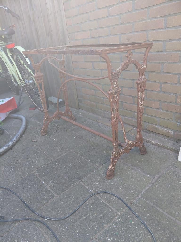 Gietijzer tuintafel, Ophalen, Gebruikt, Metaal