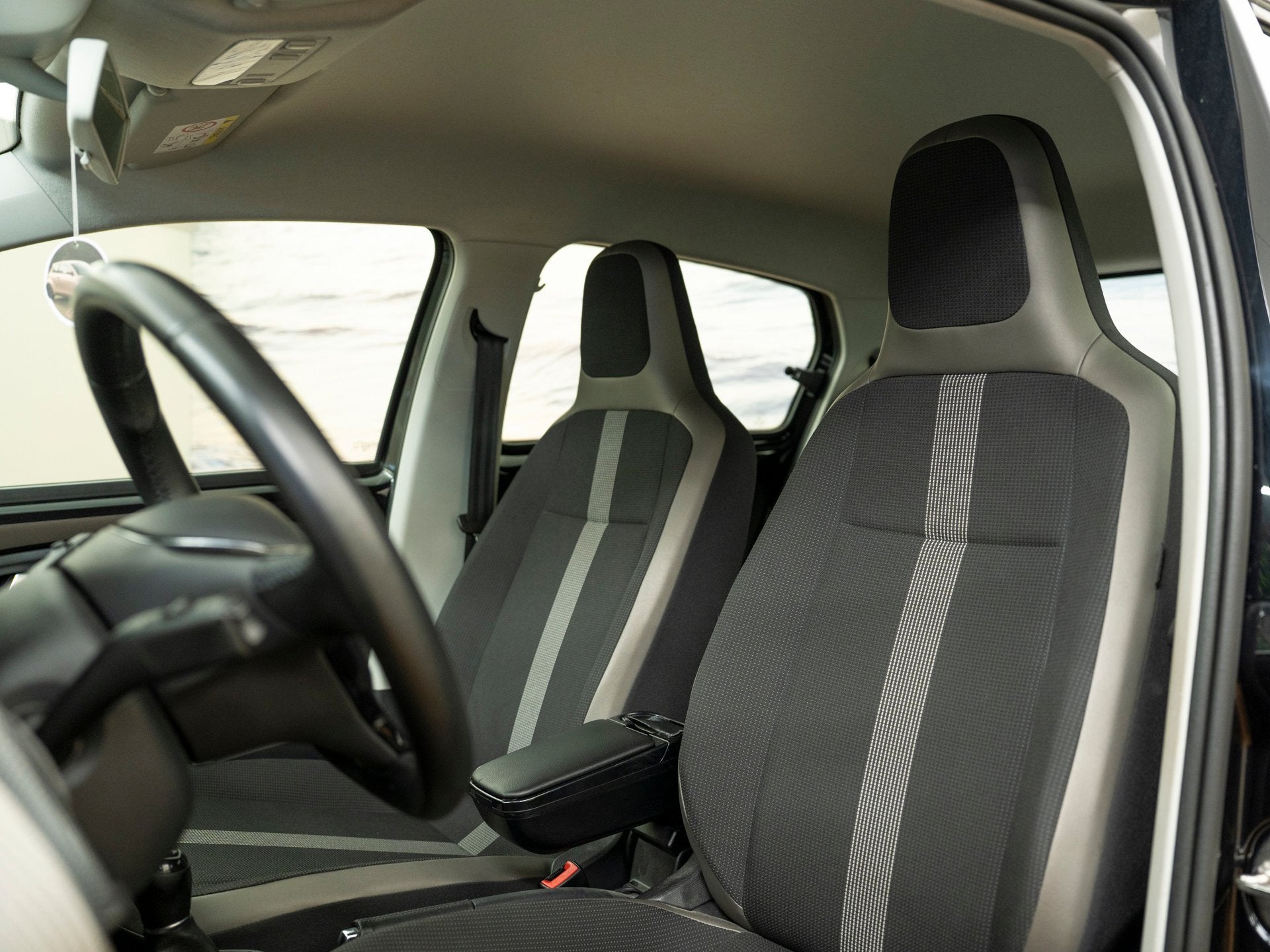 Volkswagen Up! 1.0 BMT high up! NAP, cruisecontrol, lm velge, Auto's, Voorwielaandrijving, Stof, 4 stoelen, Zwart