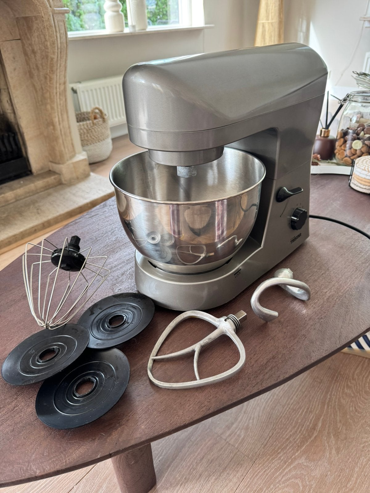 Tristar MX-4153 keukenmachine / mixer 650W + accessoires, 4 liter of meer, Ophalen of Verzenden, Gebruikt, 3 snelheden of meer