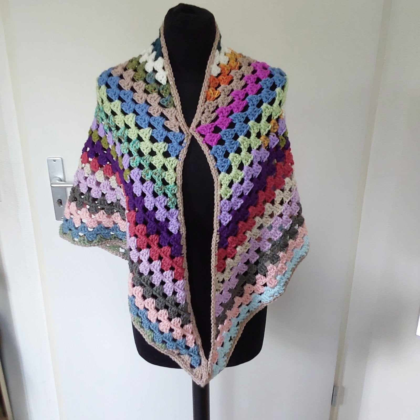 Nieuw!!!!
Prachtige, handgehaakte omslagdoek., Ophalen of Verzenden, Nieuw, Maat 46/48 (XL) of groter