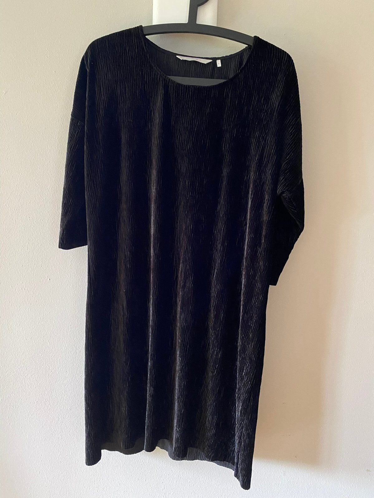 Zwarte velvet jurk Numph 40 (L), Maat 38/40 (M), Zwart, Ophalen of Verzenden, Zo goed als nieuw