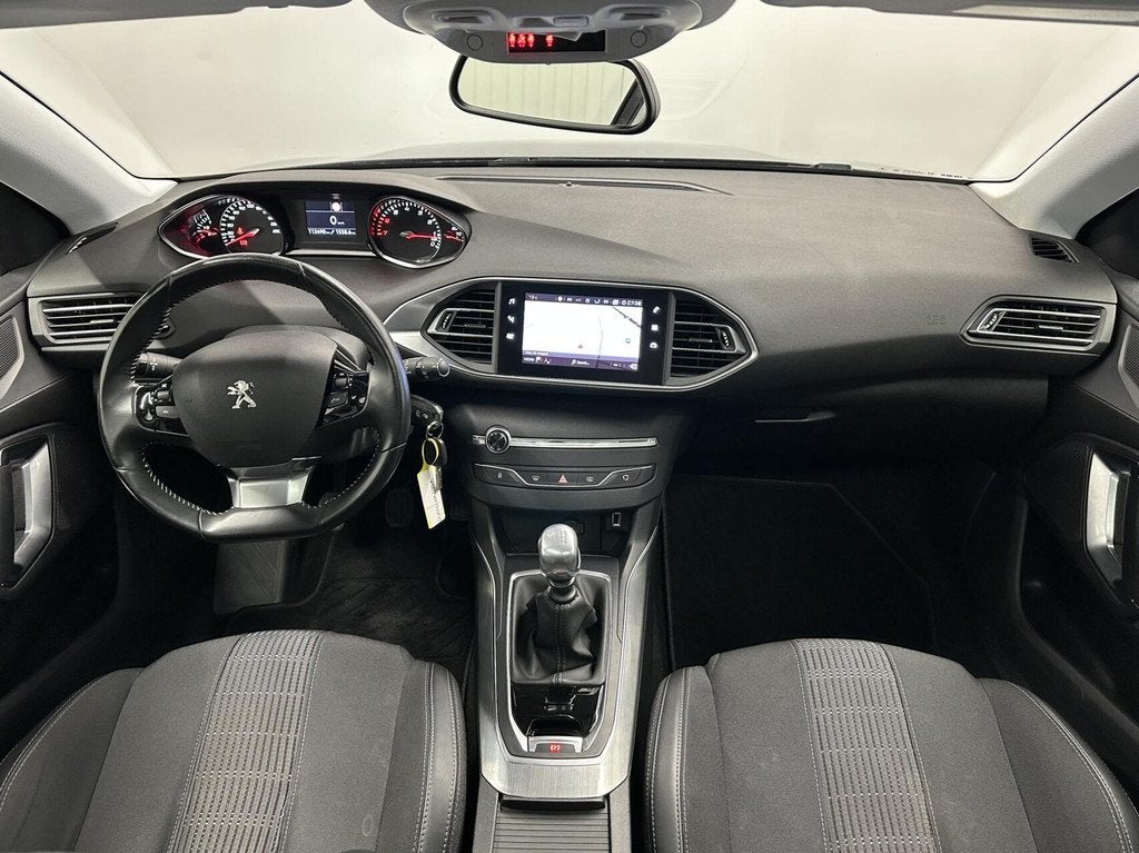 Peugeot 308 SW 1.2 PureTech Blue Lease Premium TREKHAAK CARP, Auto's, Peugeot, Voorwielaandrijving, Gebruikt, 1199 cc, Met garantie (alle)