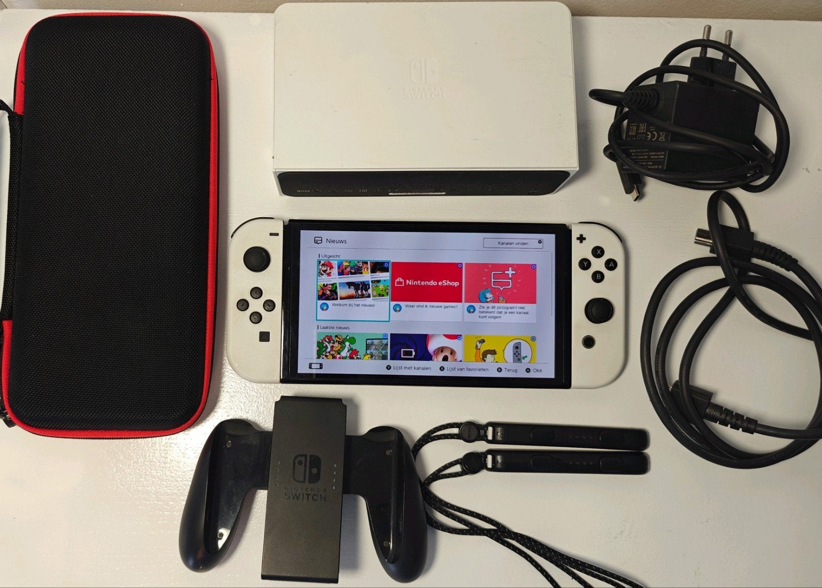 Nintendo Switch OLED - Zo goed als nieuw, Spelcomputers en Games, Overige genres, 1 speler, Ophalen of Verzenden, Zo goed als nieuw