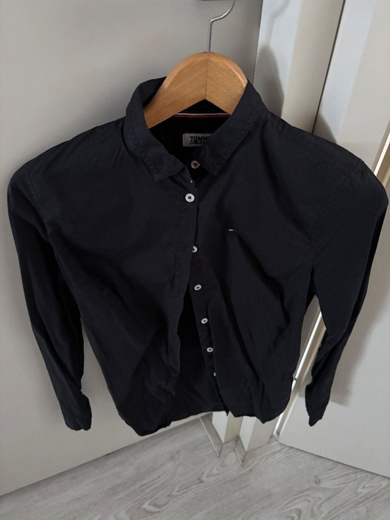 Blouse dames. Merk Tommy Jeans blouse - kleur zwart - maat S, Verzenden, Zo goed als nieuw, Zwart