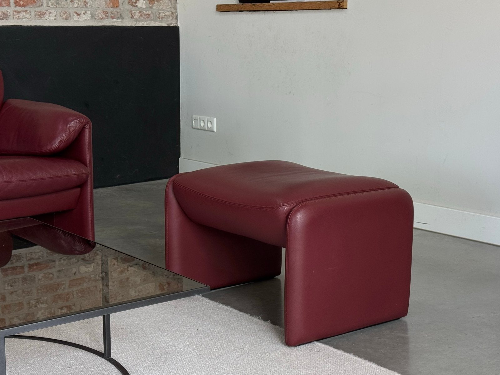 Leolux Bora Bora 3-pers bank met Hocker - Bordeauxrood leer, X, Driepersoons, Ophalen of Verzenden, Zo goed als nieuw