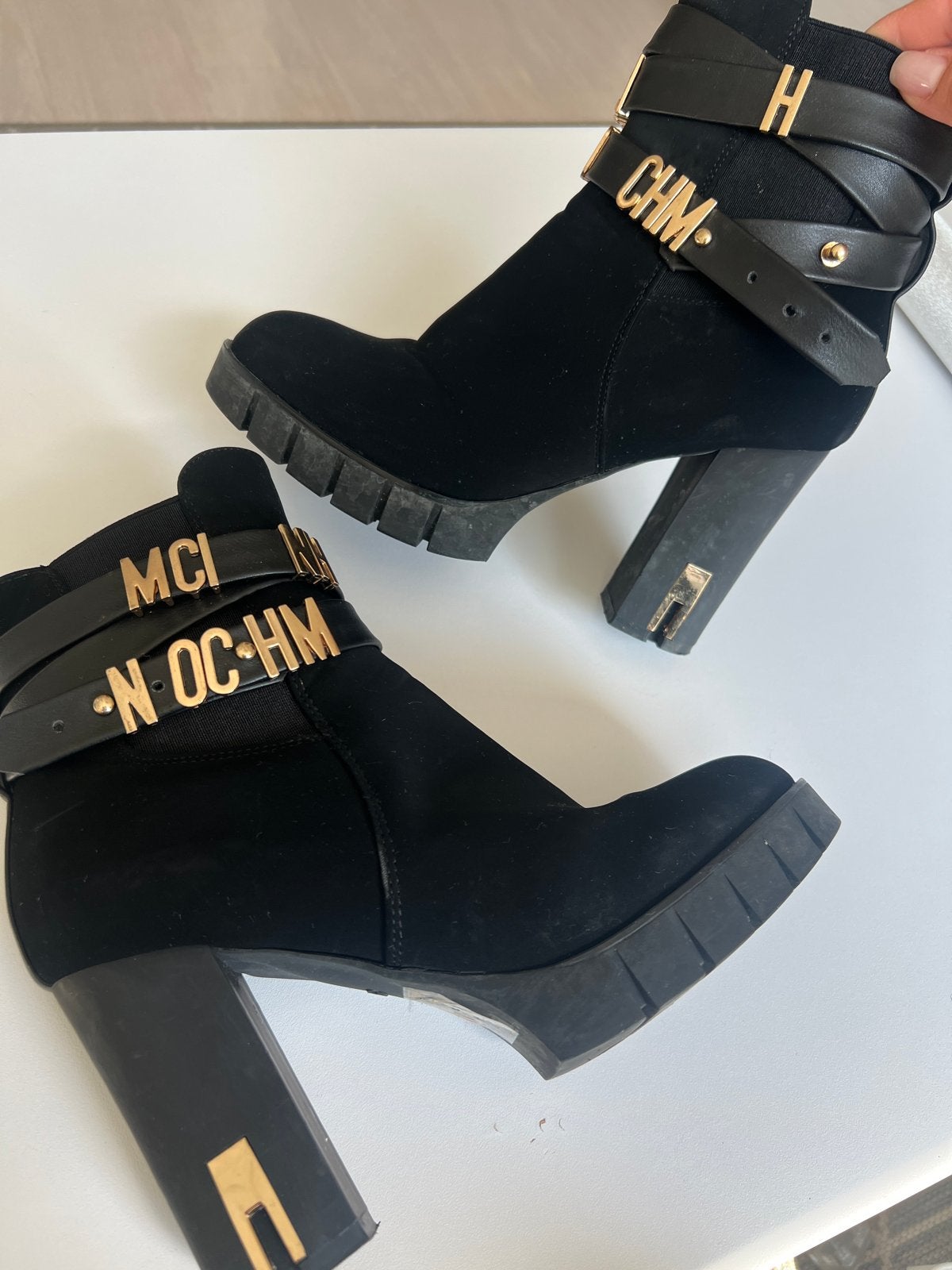Zwarte Moschino laarzen met gouden details, Verzenden, Gedragen, Zwart, Lage of Enkellaarzen