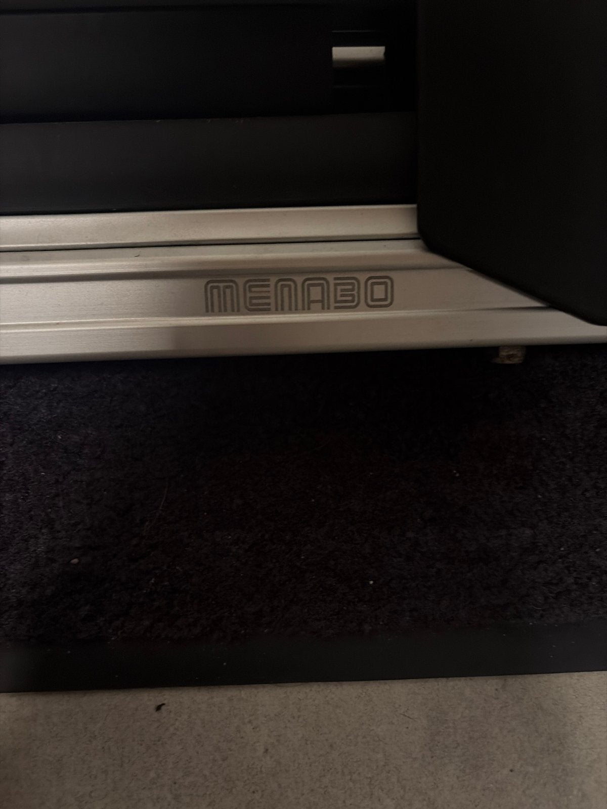 Menabo Skihouder 80 cm voor 4 ski's, Auto diversen, Dakdragers, Ophalen of Verzenden, Gebruikt