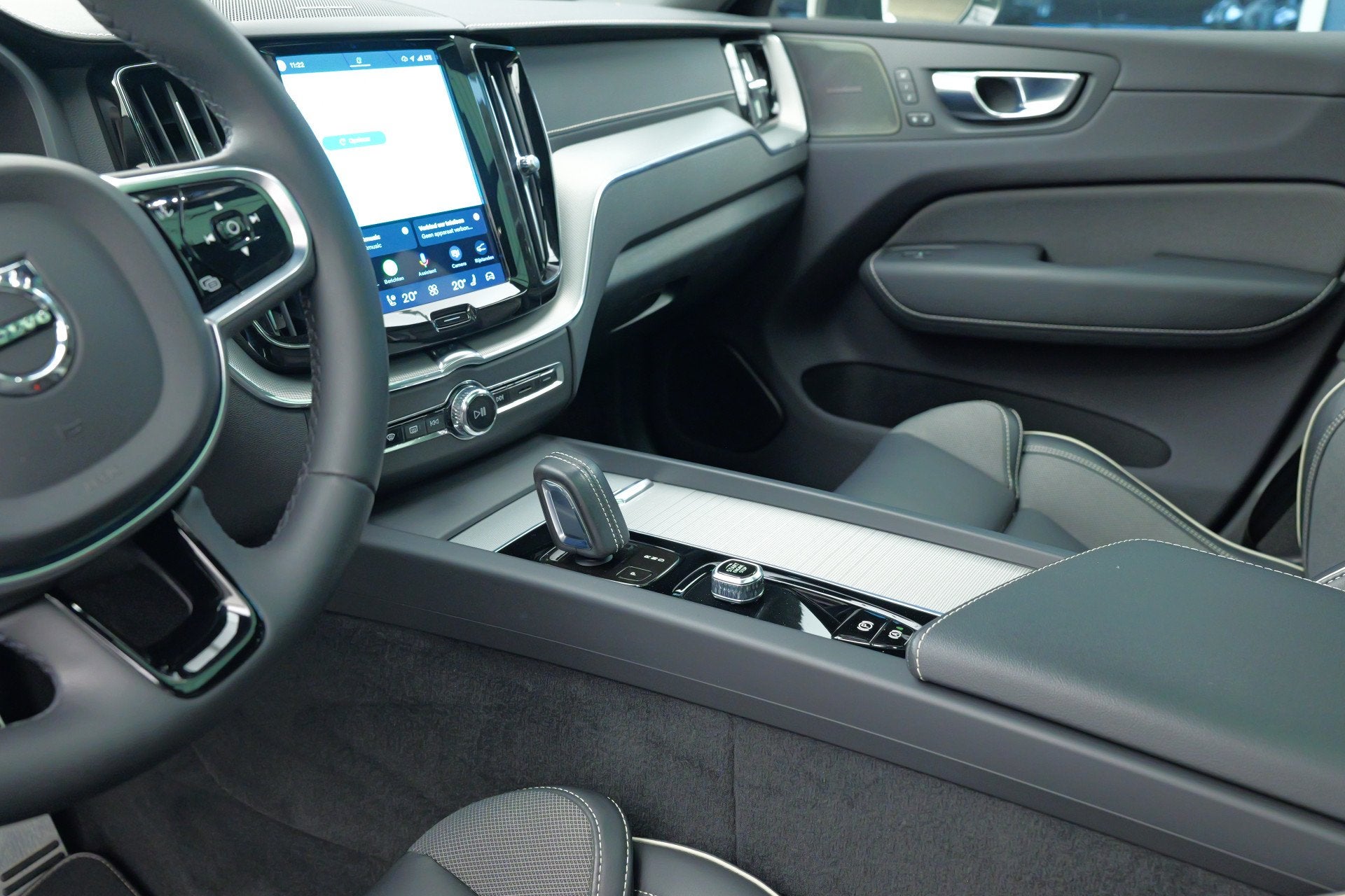 Volvo XC60 2.0 Recharge T6 AWD R-Design | Winter pakket | Ha, Auto's, Automaat, Gebruikt, Wit, Leder