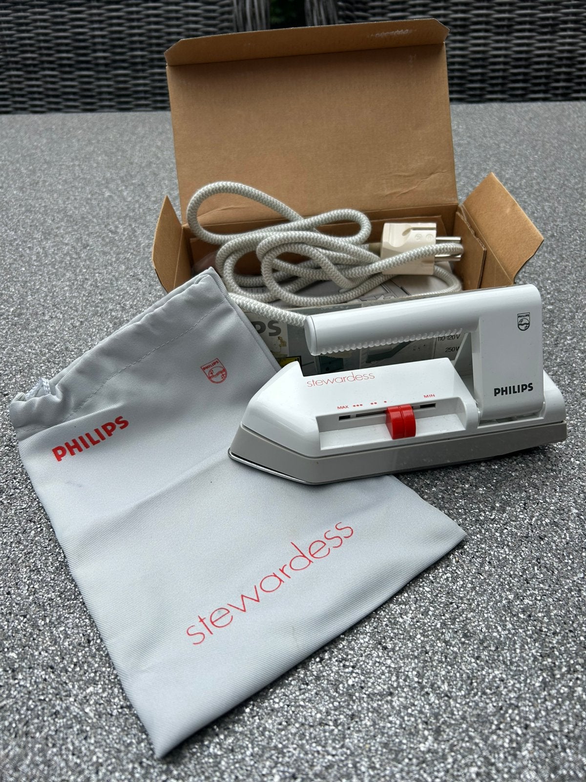 Philips Reis Strijkijzer, Type HD 1168, 250 watt, Ophalen of Verzenden, Zo goed als nieuw, Strijkijzer met snoer