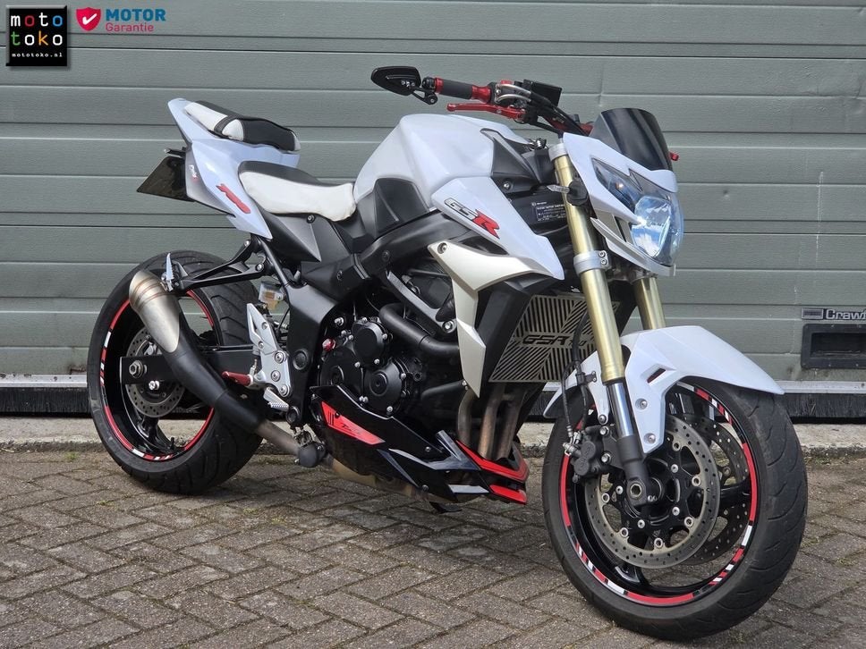 Suzuki GSR 750 | Bomvol |  slechts 17923 km, SUZUKI, 4 cilinders, Motorrijbewijs A, Bedrijf