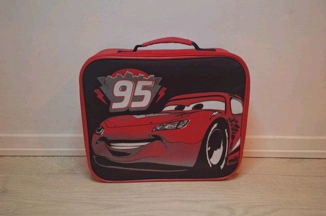NIEUWSTAAT MOOIE FIJNE REIS KOFFER VAN CARS+/-30X45CM, Minder dan 50 cm, Ophalen of Verzenden, Zo goed als nieuw, Zacht kunststof