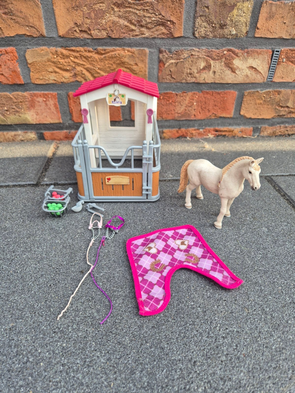 Schleich stal en paard, Ophalen of Verzenden, Zo goed als nieuw
