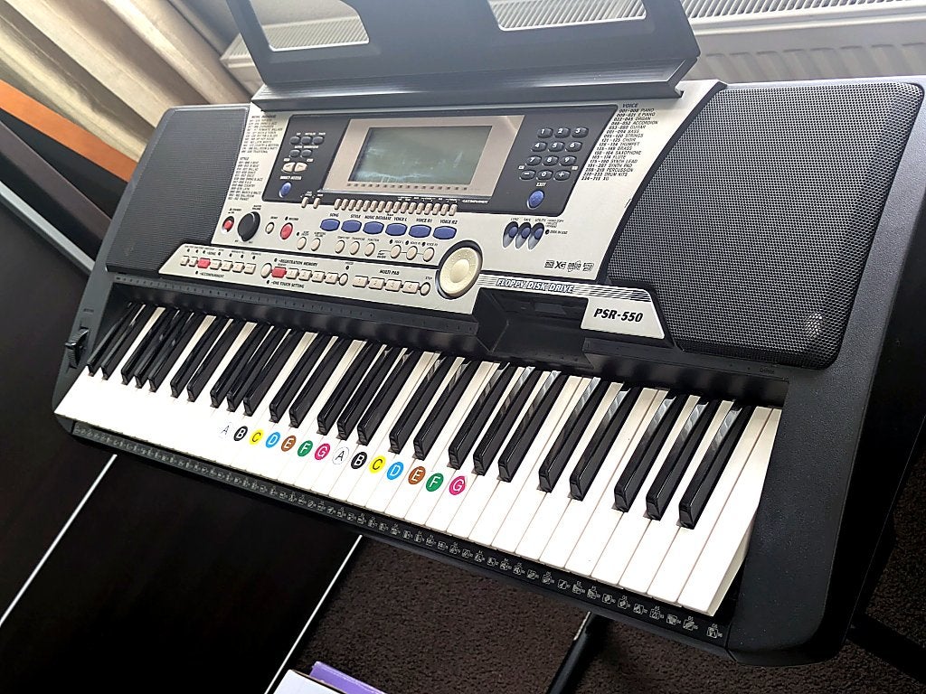 Yamaha PSR 550 Keyboard incl. standaard, bladmuziek & hoes, Ophalen, Yamaha, Met standaard, 61 toetsen