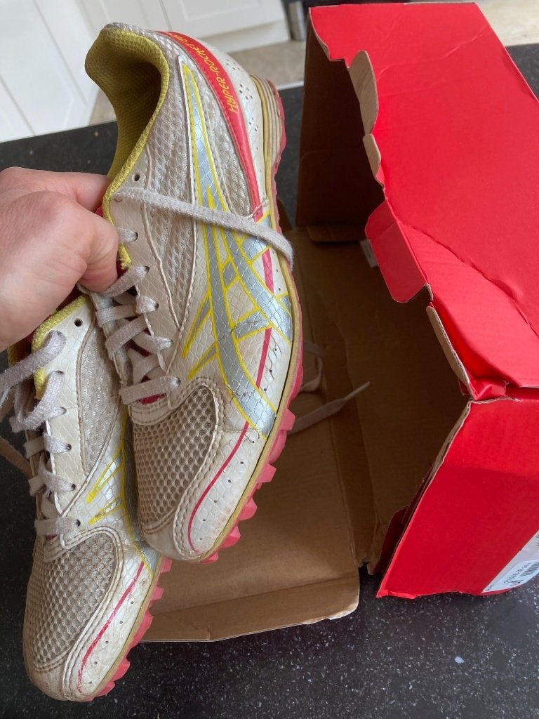 Atletiekspikes kind maat 37 – gratis af te halen, Ophalen, Gebruikt, Spikes, Asics