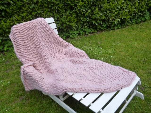 heel grof gebreide roze plaid of grand foulard 160 x 130 cm, Ophalen of Verzenden, Gebruikt