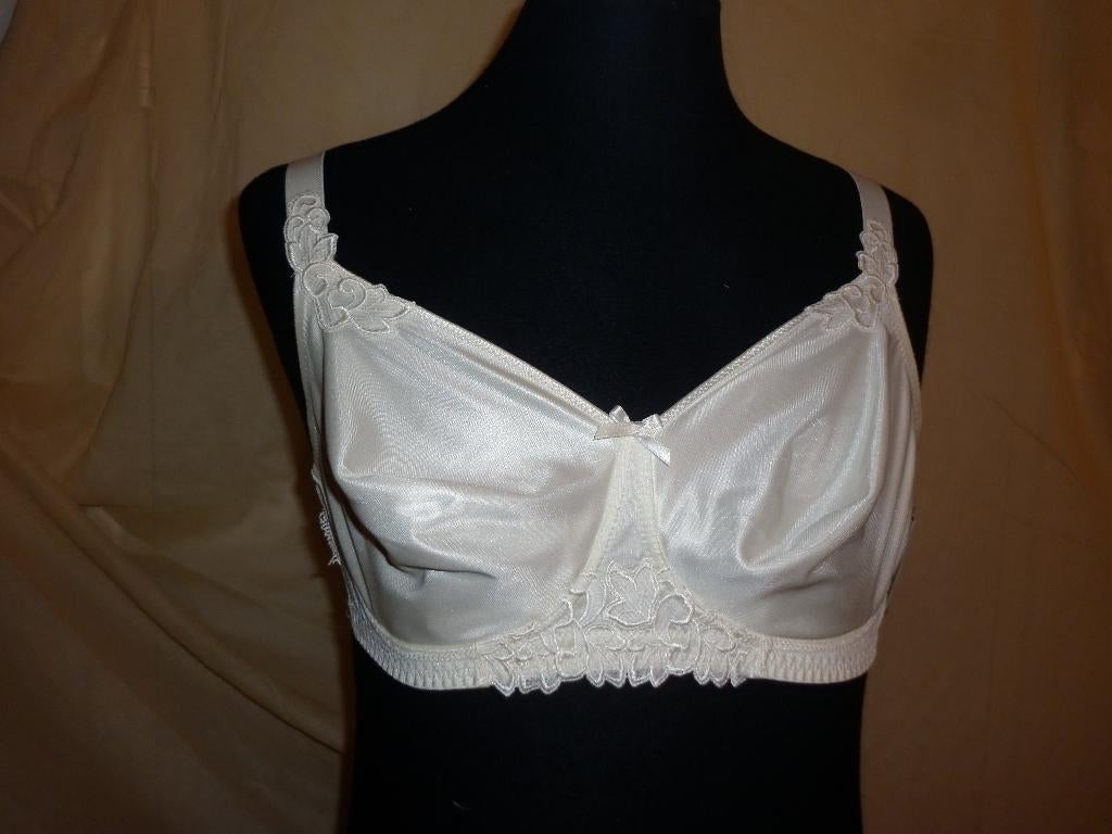  Bh zonder beugels maat 85D merk : Chantelle serie : Hedona, Chantelle, Verzenden, Wit, BH