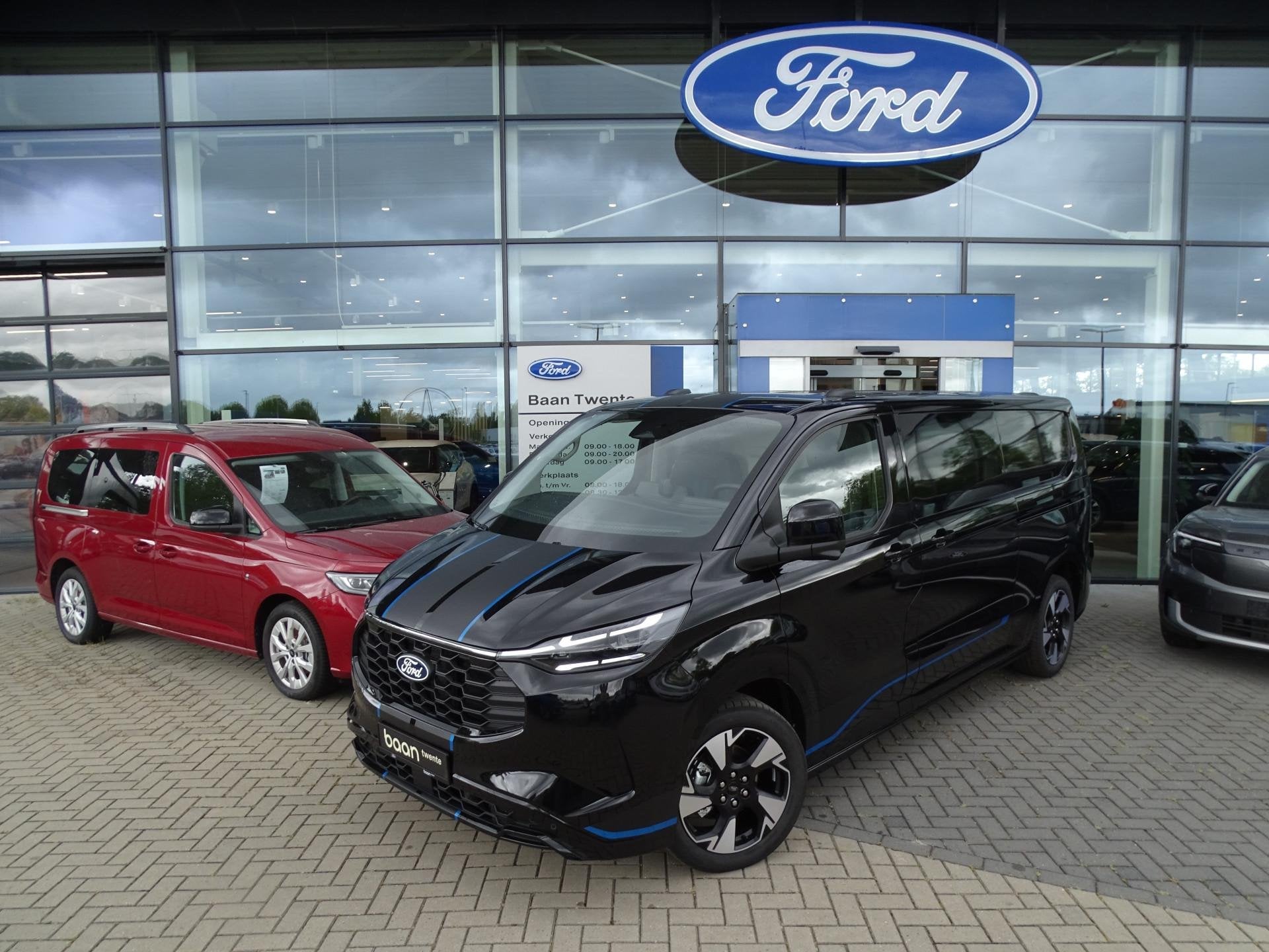 Ford Transit Custom 320 2.5 PHEV L2H1 Sport | INCL. BPM | FU, 12 maanden, Zwart, 4 cilinders, Zwart