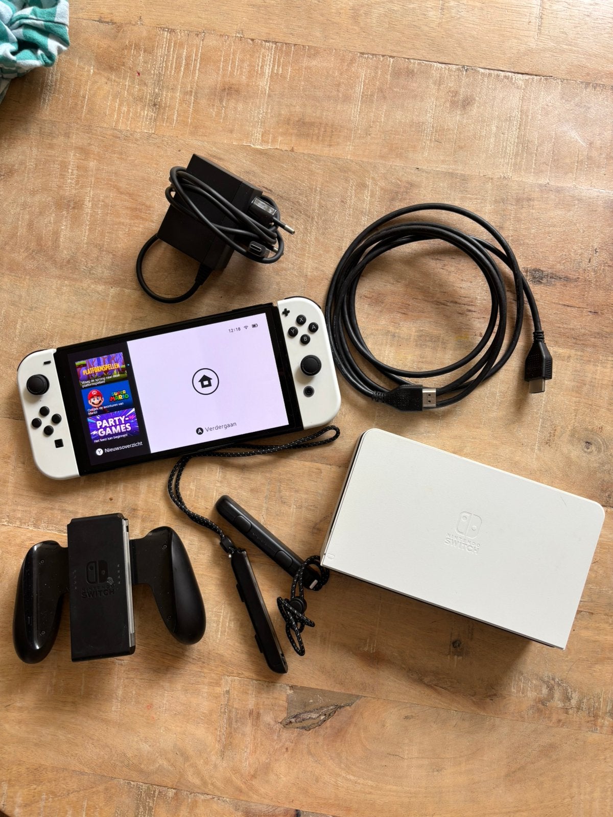 Nintendo switch oled black/white edition inclusief spellen, Ophalen, Zo goed als nieuw, Met 1 controller, Switch OLED