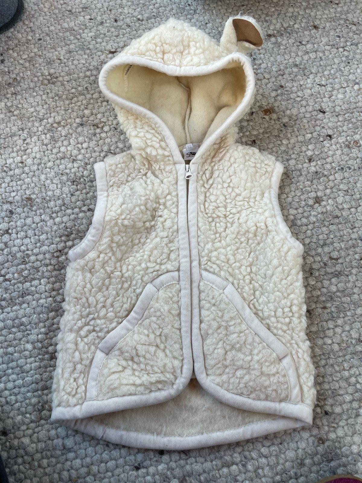 Wol wollen vestje met capuchon en oortjes bodywarmer, Kinderen en Baby's, Ophalen of Verzenden, Zo goed als nieuw, Jongen of Meisje
