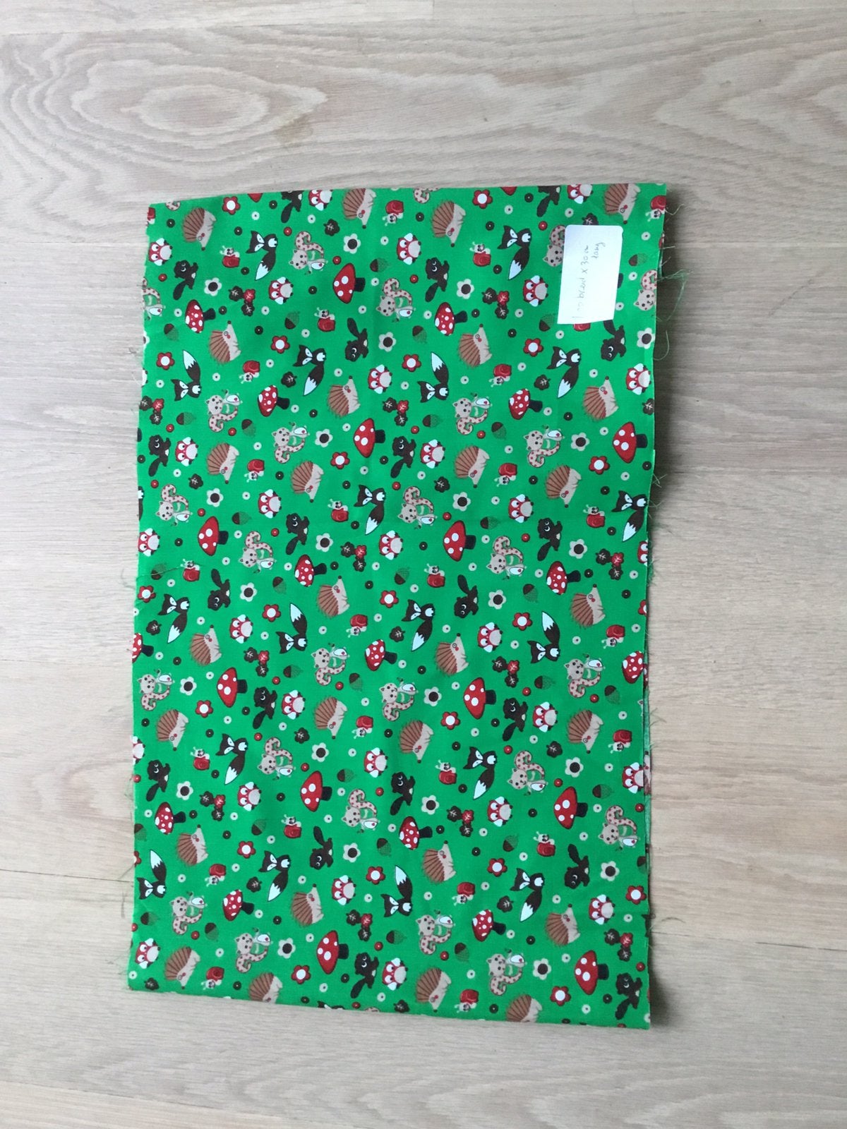 Lap stof met dieren afbeeldingen., 120 cm of meer, Ophalen of Verzenden, Zo goed als nieuw, Katoen