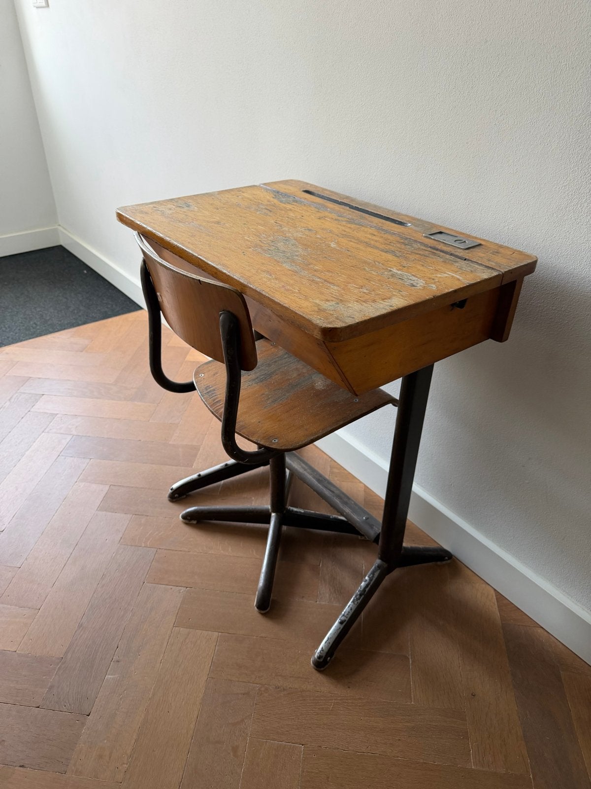 Vintage schoolbureau met stoel - Hout en metaal, Antiek en Kunst, Ophalen of Verzenden