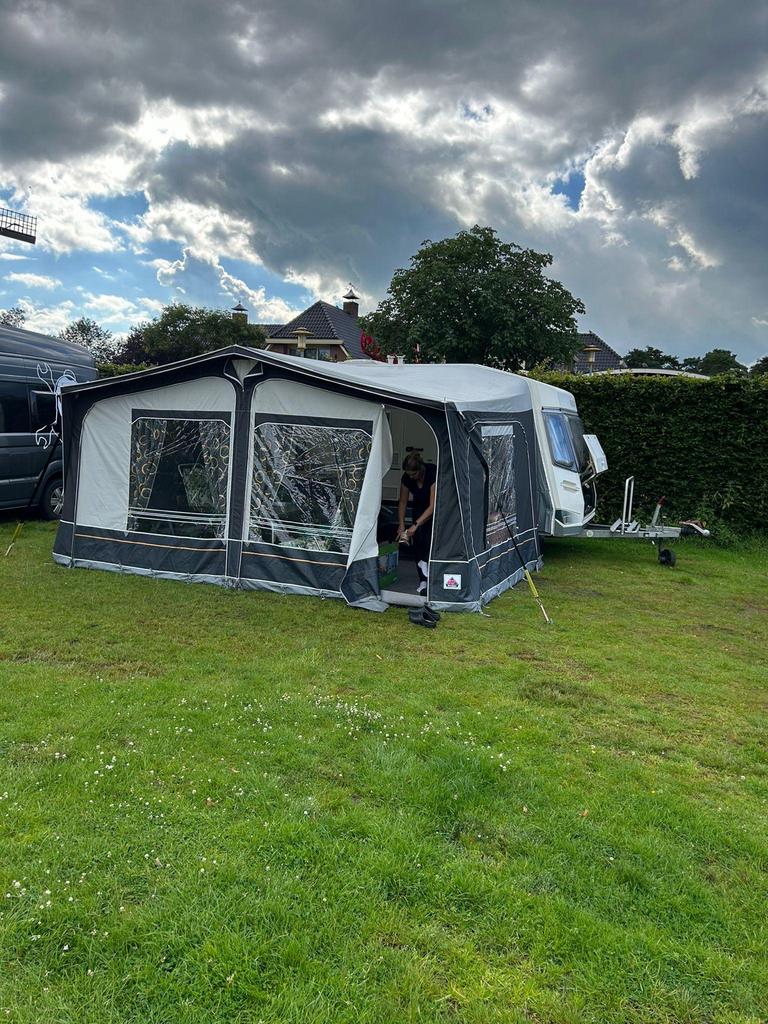 Chateau Cantara 450 - Compacte en complete caravan, Rondzit, Particulier, 6 tot 7 meter, Kachel